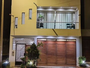Vendo Casa en La Urb. Mirasol de Huampani