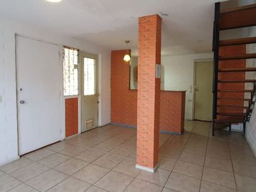 Venta De Casa En Pje. Zapallar Comuna De Maipú.