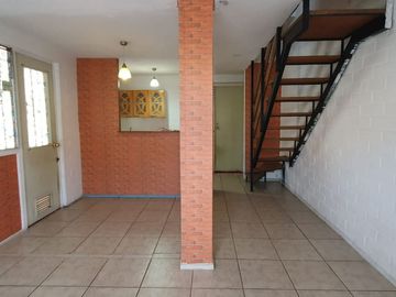 Venta De Casa En Pje. Zapallar Comuna De Maipú.