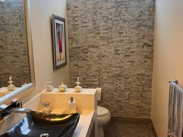 VENDO CASA EN ZONA DE CLINICAS - CORPAC- SAN BORJA