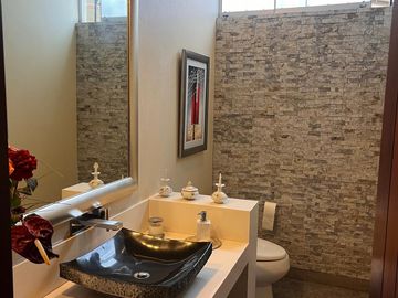 VENDO CASA EN ZONA DE CLINICAS - CORPAC- SAN BORJA
