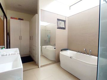 4br house and lot in Royale Tagaytay, Alfonso Cavite for sale