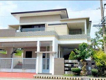 4br house and lot in Royale Tagaytay, Alfonso Cavite for sale
