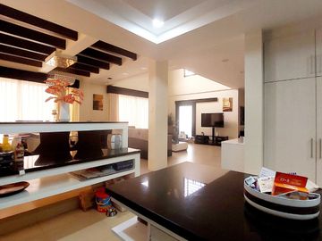 4br house and lot in Royale Tagaytay, Alfonso Cavite for sale