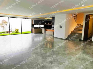 PRECIOSA CASA NUEVA EN VENTA, UNO DE LOS MEJORES CLOSTER DE LOMAS PUEBLA.