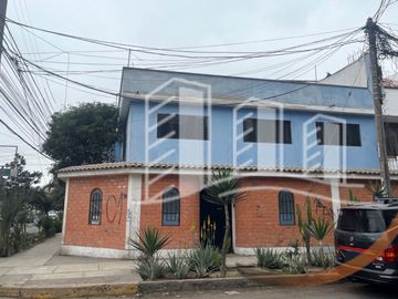 Terreno en Esquina con Edificación – Ideal Para Edificio o Negocio en Los Olivos