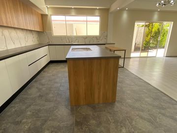 VENTA DE CASA EN URBANIZACIÓN DE ALTA PLUSVALÍA – VALLE DE LOS CHILLOS / CAPELO
