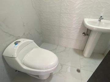 VENTA DE CASA EN URBANIZACIÓN DE ALTA PLUSVALÍA – VALLE DE LOS CHILLOS / CAPELO