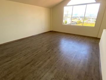 VENTA DE CASA EN URBANIZACIÓN DE ALTA PLUSVALÍA – VALLE DE LOS CHILLOS / CAPELO