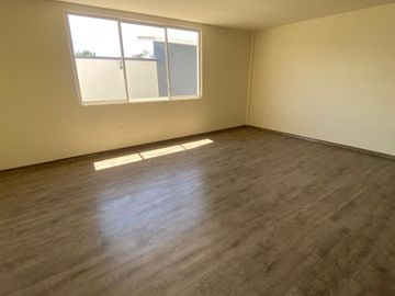 VENTA DE CASA EN URBANIZACIÓN DE ALTA PLUSVALÍA – VALLE DE LOS CHILLOS / CAPELO