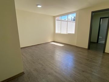 VENTA DE CASA EN URBANIZACIÓN DE ALTA PLUSVALÍA – VALLE DE LOS CHILLOS / CAPELO