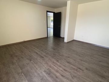 VENTA DE CASA EN URBANIZACIÓN DE ALTA PLUSVALÍA – VALLE DE LOS CHILLOS / CAPELO