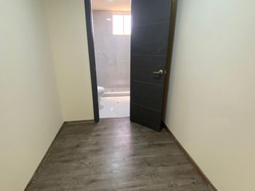 VENTA DE CASA EN URBANIZACIÓN DE ALTA PLUSVALÍA – VALLE DE LOS CHILLOS / CAPELO