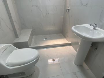 VENTA DE CASA EN URBANIZACIÓN DE ALTA PLUSVALÍA – VALLE DE LOS CHILLOS / CAPELO