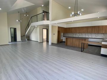 VENTA DE CASA EN URBANIZACIÓN DE ALTA PLUSVALÍA – VALLE DE LOS CHILLOS / CAPELO