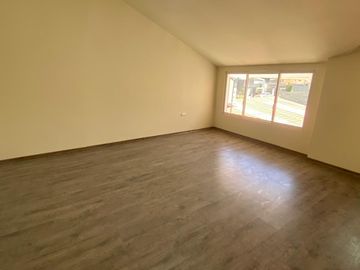 VENTA DE CASA EN URBANIZACIÓN DE ALTA PLUSVALÍA – VALLE DE LOS CHILLOS / CAPELO
