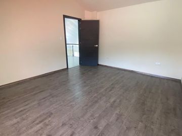 VENTA DE CASA EN URBANIZACIÓN DE ALTA PLUSVALÍA – VALLE DE LOS CHILLOS / CAPELO