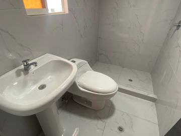 VENTA DE CASA EN URBANIZACIÓN DE ALTA PLUSVALÍA – VALLE DE LOS CHILLOS / CAPELO