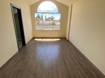 VENTA DE CASA EN URBANIZACIÓN DE ALTA PLUSVALÍA – VALLE DE LOS CHILLOS / CAPELO