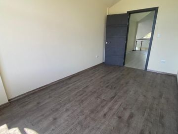 VENTA DE CASA EN URBANIZACIÓN DE ALTA PLUSVALÍA – VALLE DE LOS CHILLOS / CAPELO