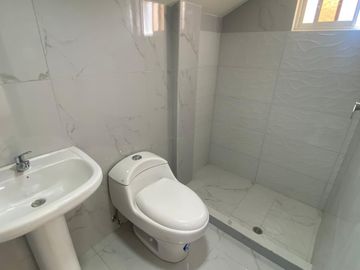 VENTA DE CASA EN URBANIZACIÓN DE ALTA PLUSVALÍA – VALLE DE LOS CHILLOS / CAPELO