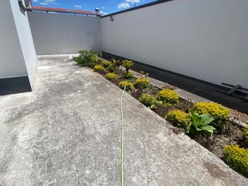 VENTA DE CASA EN URBANIZACIÓN DE ALTA PLUSVALÍA – VALLE DE LOS CHILLOS / CAPELO