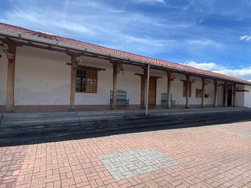 VENTA DE CASA EN URBANIZACIÓN DE ALTA PLUSVALÍA – VALLE DE LOS CHILLOS / CAPELO