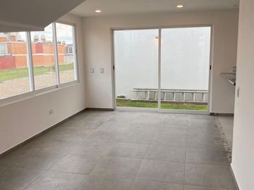 Hermosa Casa dentro de Fraccionamiento Nuevo en Cuautlancingo