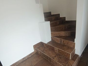 CASA EN VENTA SECTOR MIRASIERRA VALLE DE LOS CHILLOS ECUADOR