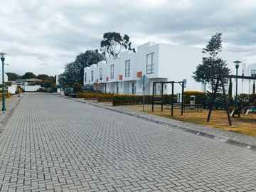 CASA EN VENTA SECTOR MIRASIERRA VALLE DE LOS CHILLOS ECUADOR