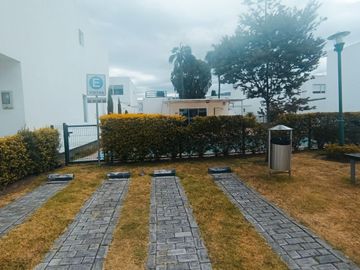 CASA EN VENTA SECTOR MIRASIERRA VALLE DE LOS CHILLOS ECUADOR