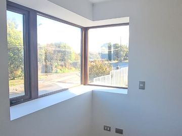 Vende Departamento en Condominio Lomas de Reloncavi, a solo pasos de Clínica Universitaria y Universidad San Sebastián.