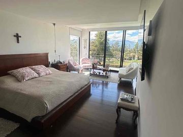 Venta espectacular moderna  casa dentro de urb Tacuri en NAyon