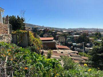 VENDO CASA PARA RECONSTRUIR CERRO MARIPOSA VALPARAISO
