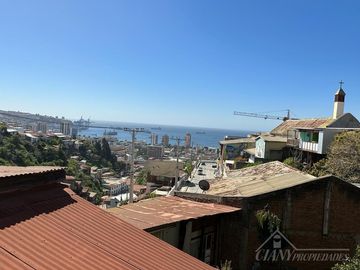 VENDO CASA PARA RECONSTRUIR CERRO MARIPOSA VALPARAISO