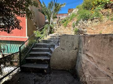 VENDO CASA PARA RECONSTRUIR CERRO MARIPOSA VALPARAISO