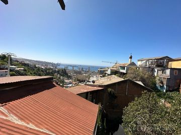 VENDO CASA PARA RECONSTRUIR CERRO MARIPOSA VALPARAISO