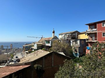 VENDO CASA PARA RECONSTRUIR CERRO MARIPOSA VALPARAISO