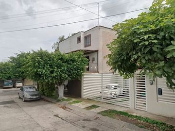 VENTA DE CASA EN LA COLONIA PASEOS DEL SOL EN ZAPOPAN