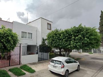 VENTA DE CASA EN LA COLONIA PASEOS DEL SOL EN ZAPOPAN