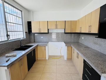 CASA EN ALQUILER EN CONJUNTO PRIVADO