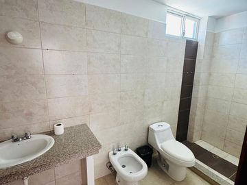 CASA EN ALQUILER EN CONJUNTO PRIVADO
