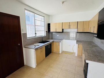 CASA EN ALQUILER EN CONJUNTO PRIVADO