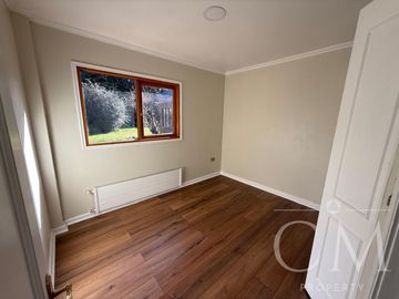 HERMOSA CASA EN PARCELACIÓN CONSOLIDADA EN VALDIVIA