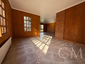 HERMOSA CASA EN PARCELACIÓN CONSOLIDADA EN VALDIVIA