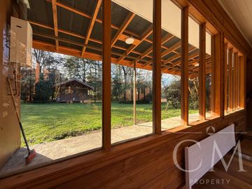 HERMOSA CASA EN PARCELACIÓN CONSOLIDADA EN VALDIVIA