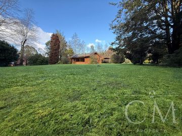 HERMOSA CASA EN PARCELACIÓN CONSOLIDADA EN VALDIVIA