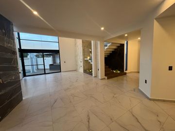 HERMOSA CASA NUEVA EN FRACC. ALTOS DE OAXTEPEC