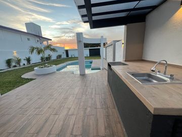 HERMOSA CASA NUEVA EN FRACC. ALTOS DE OAXTEPEC