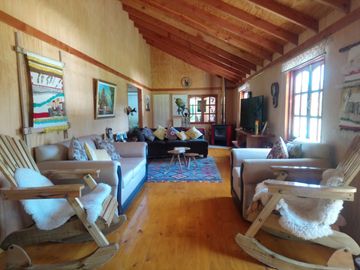 CASA ENTRE PUCON Y CURARREHUE EN 10.000 M2 DE TERRENO